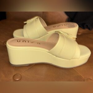 (3 for $19) Yellow Slide platform Sandals. Size 7